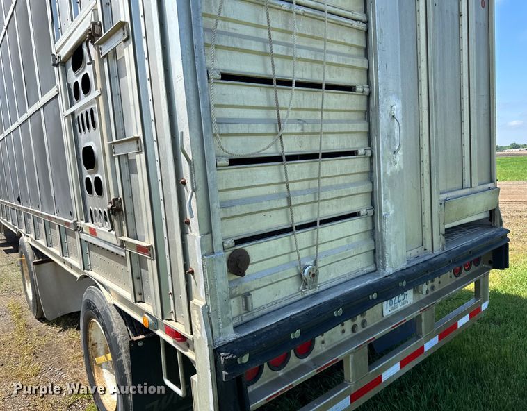 image for item DP8366 2005 Barrett livestock trailer