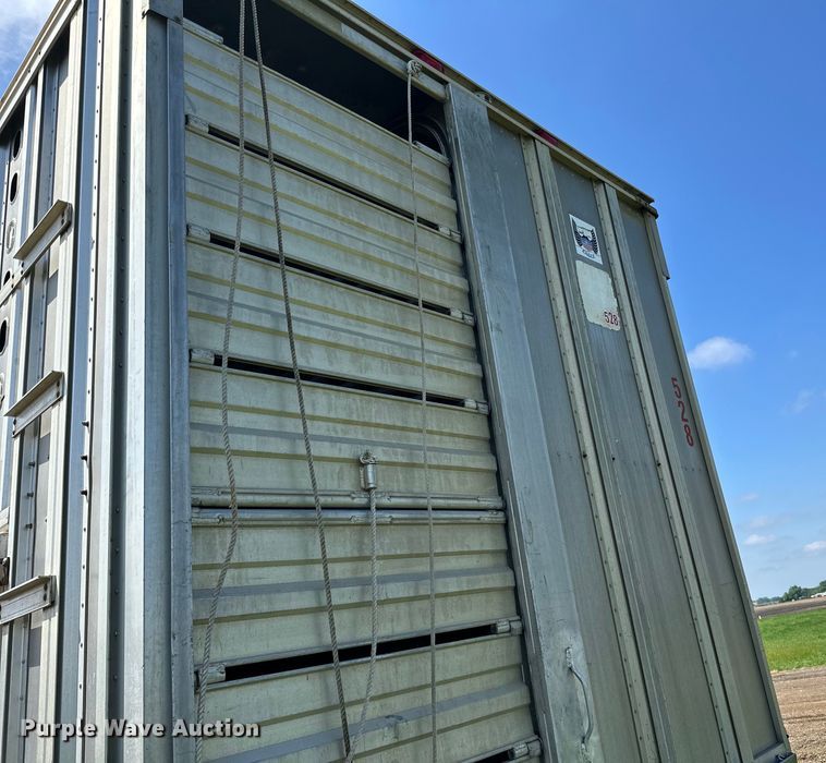 image for item DP8366 2005 Barrett livestock trailer