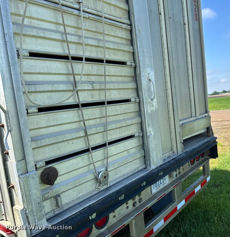 image for item DP8366 2005 Barrett livestock trailer