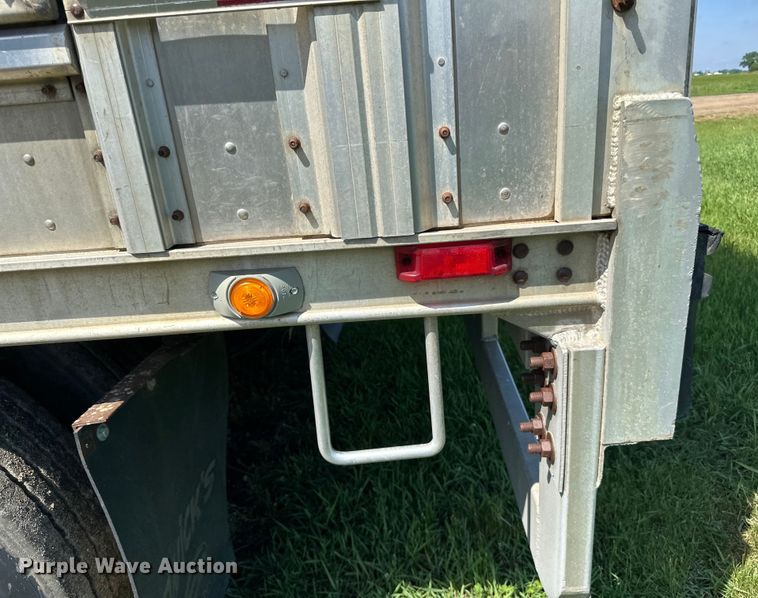 image for item DP8366 2005 Barrett livestock trailer