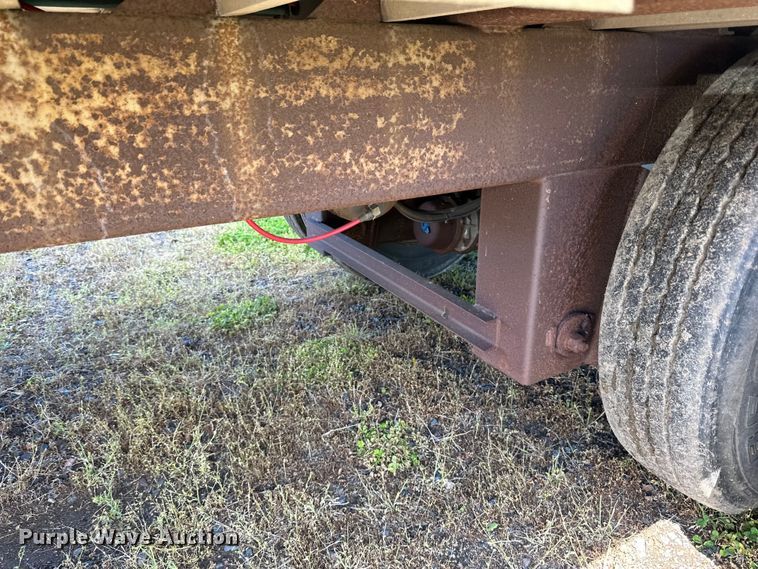 image for item DP8366 2005 Barrett livestock trailer