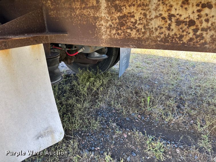 image for item DP8366 2005 Barrett livestock trailer