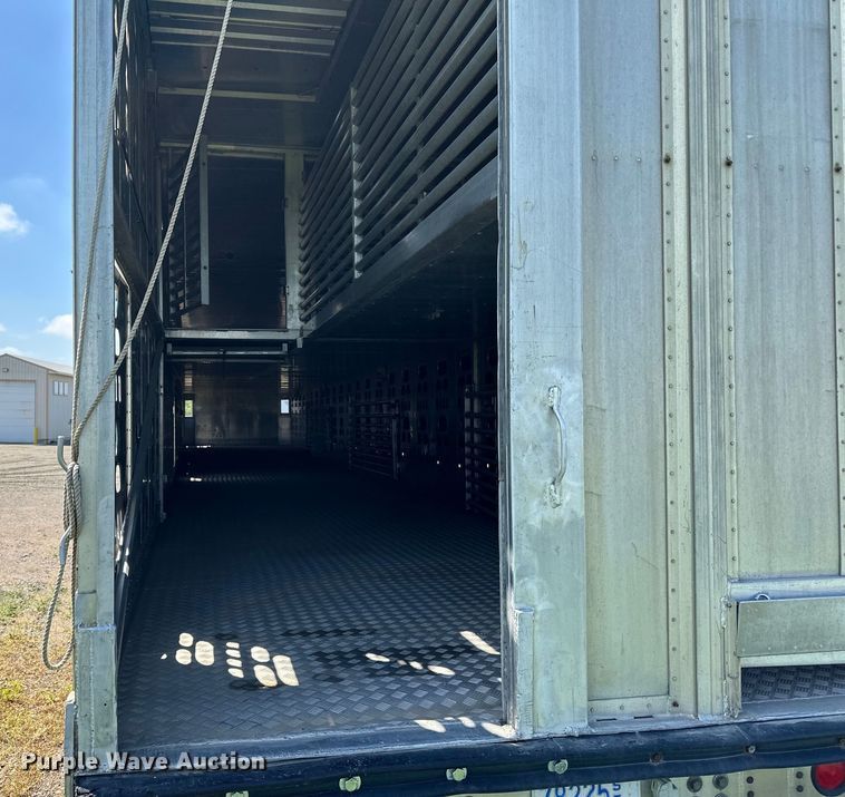 image for item DP8366 2005 Barrett livestock trailer