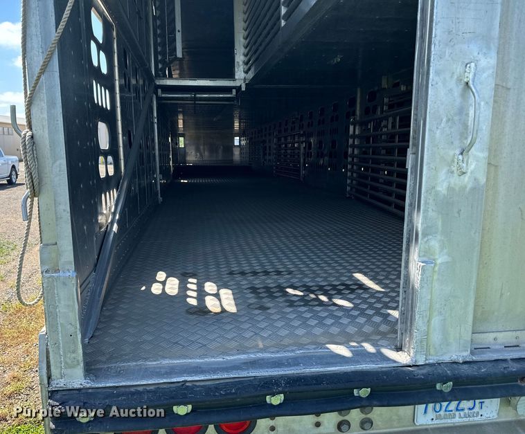 image for item DP8366 2005 Barrett livestock trailer