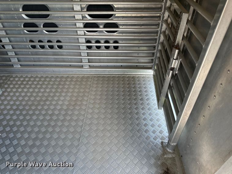 image for item DP8366 2005 Barrett livestock trailer