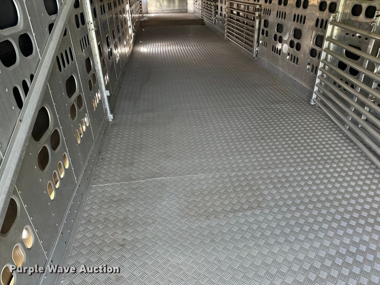 image for item DP8366 2005 Barrett livestock trailer