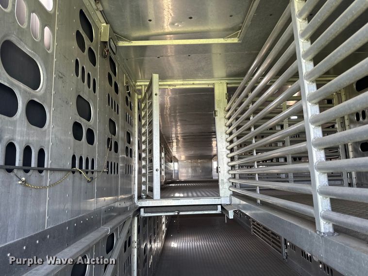 image for item DP8366 2005 Barrett livestock trailer