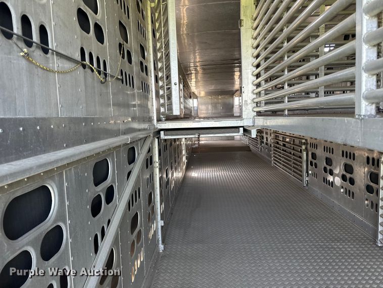 image for item DP8366 2005 Barrett livestock trailer