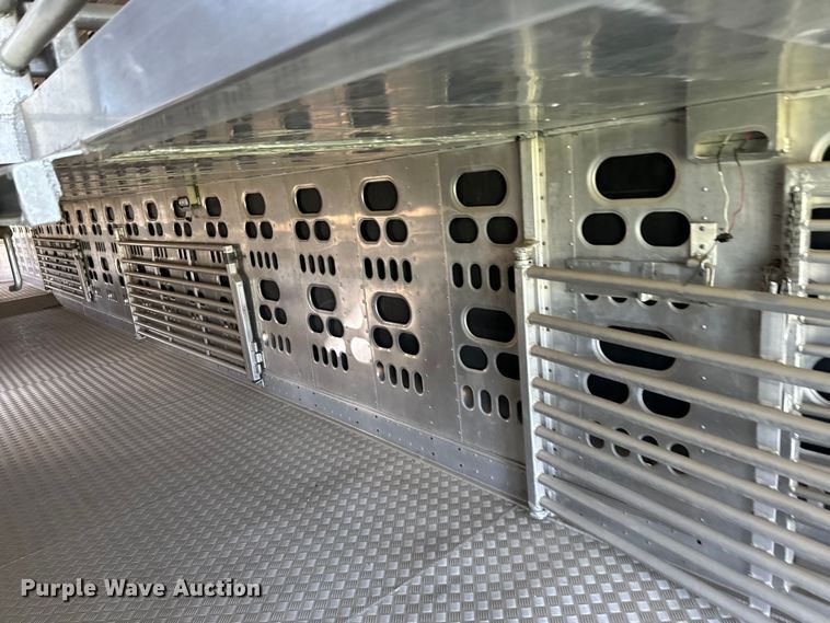 image for item DP8366 2005 Barrett livestock trailer