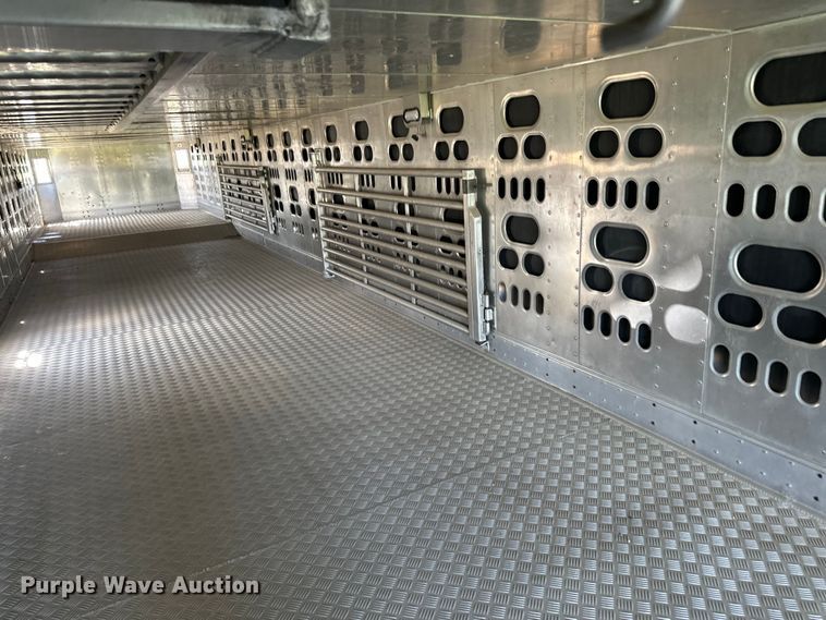 image for item DP8366 2005 Barrett livestock trailer