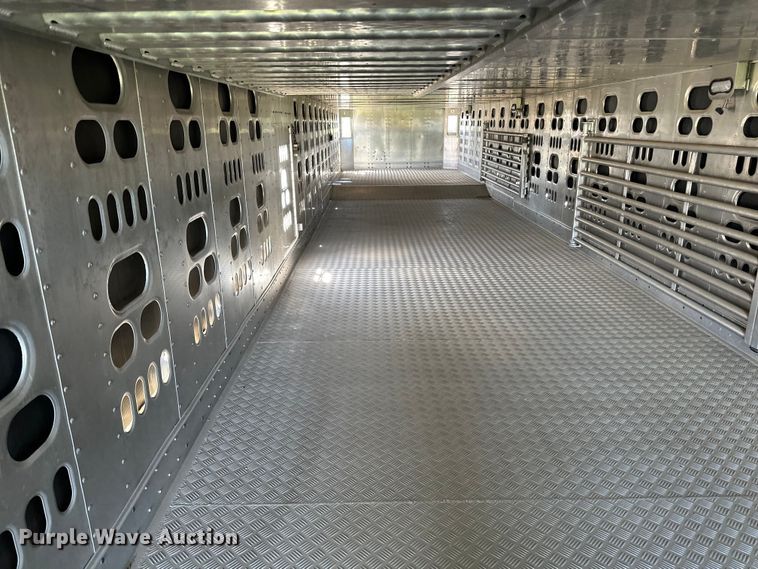 image for item DP8366 2005 Barrett livestock trailer