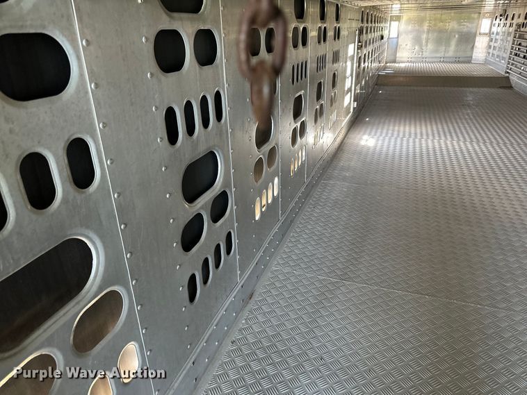 image for item DP8366 2005 Barrett livestock trailer