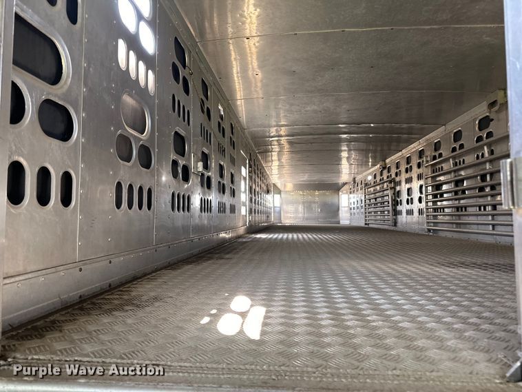 image for item DP8366 2005 Barrett livestock trailer