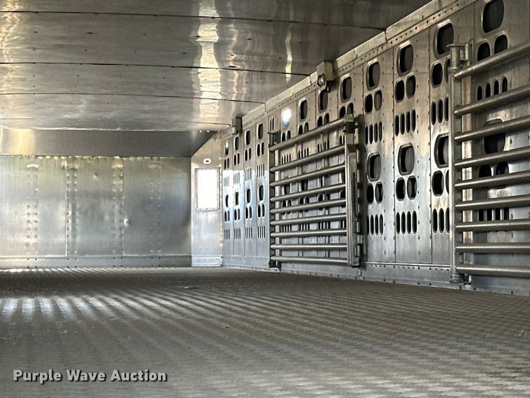 image for item DP8366 2005 Barrett livestock trailer