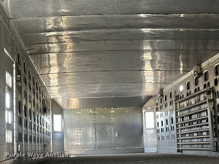 image for item DP8366 2005 Barrett livestock trailer