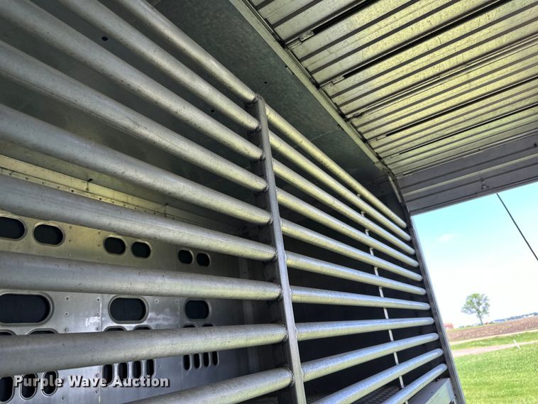 image for item DP8366 2005 Barrett livestock trailer