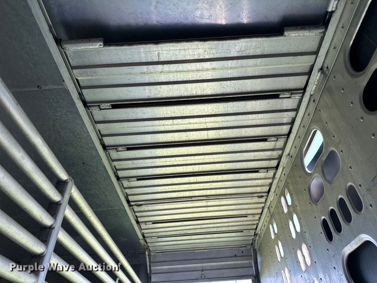 image for item DP8366 2005 Barrett livestock trailer