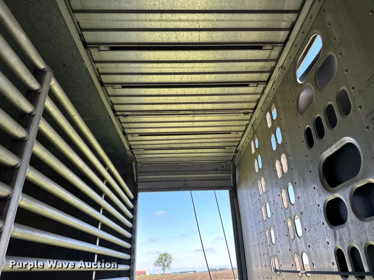 image for item DP8366 2005 Barrett livestock trailer