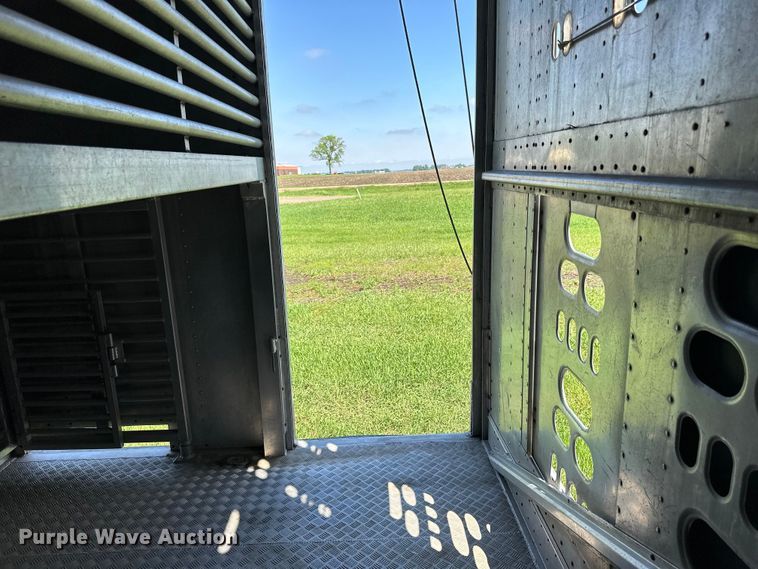 image for item DP8366 2005 Barrett livestock trailer