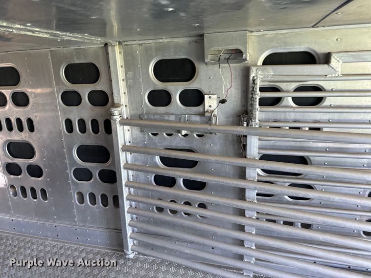 image for item DP8366 2005 Barrett livestock trailer