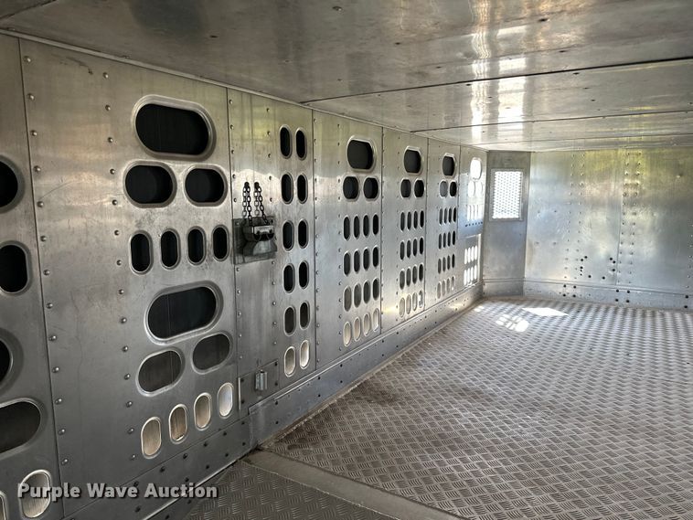 image for item DP8366 2005 Barrett livestock trailer