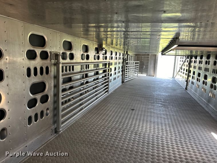 image for item DP8366 2005 Barrett livestock trailer