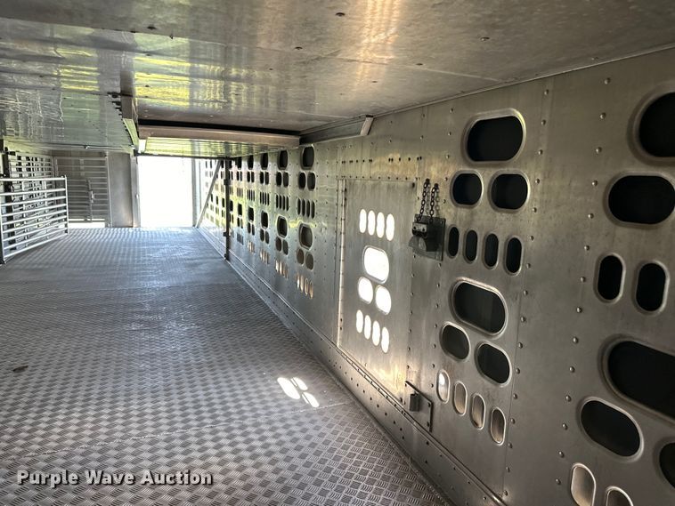 image for item DP8366 2005 Barrett livestock trailer