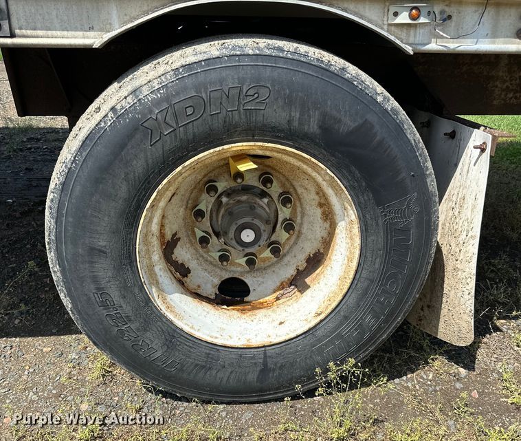 image for item DP8366 2005 Barrett livestock trailer