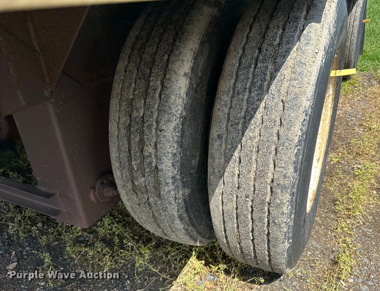 image for item DP8366 2005 Barrett livestock trailer