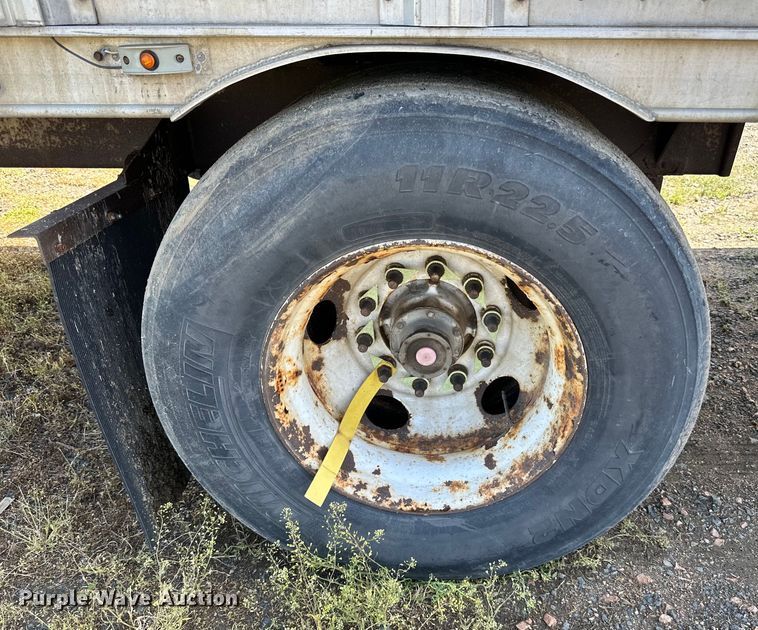 image for item DP8366 2005 Barrett livestock trailer