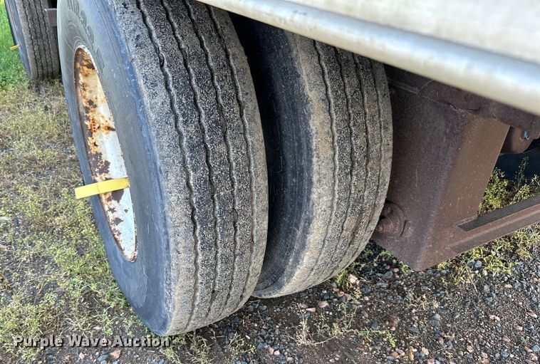 image for item DP8366 2005 Barrett livestock trailer