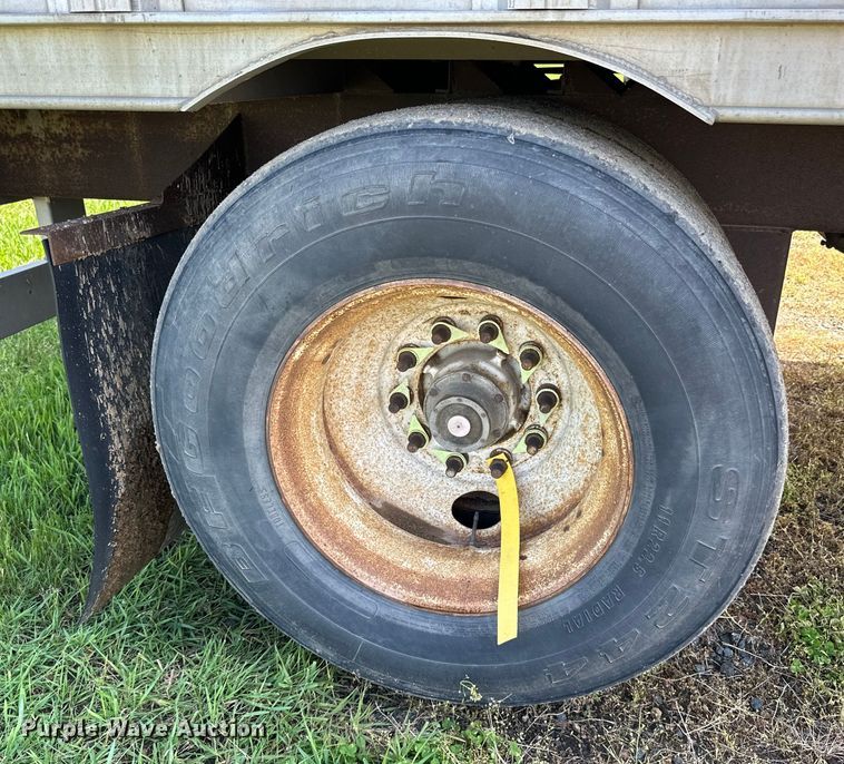 image for item DP8366 2005 Barrett livestock trailer