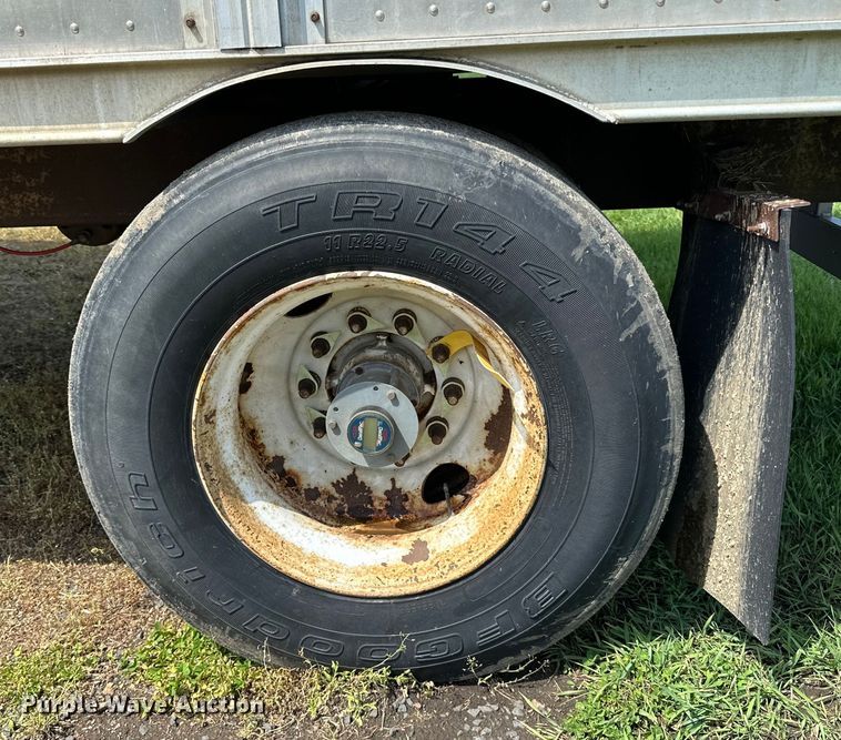 image for item DP8366 2005 Barrett livestock trailer