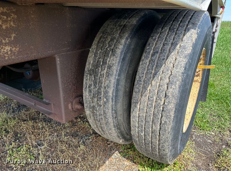 image for item DP8366 2005 Barrett livestock trailer