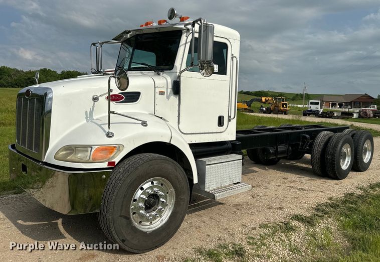 image for item DQ6776 2009 Peterbilt 340 truck cab and chassis