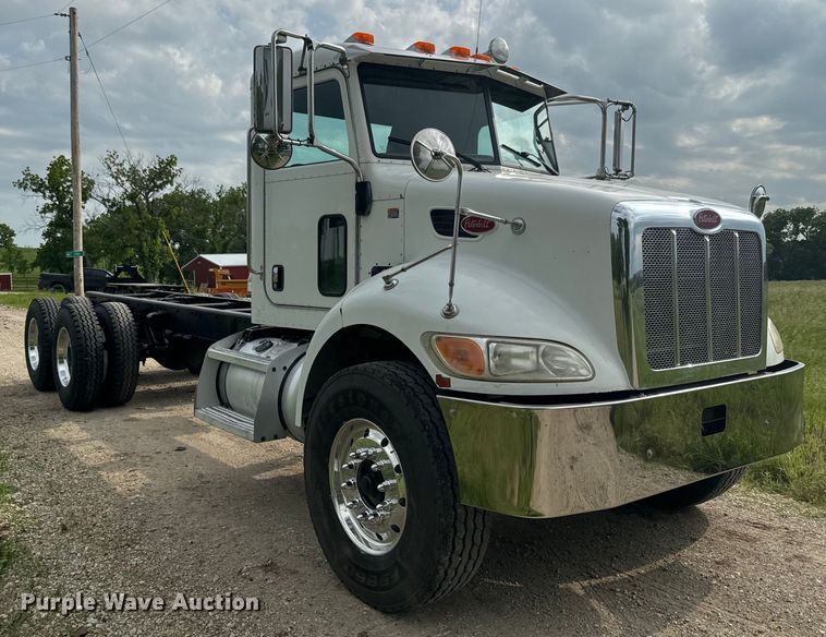 image for item DQ6776 2009 Peterbilt 340 truck cab and chassis