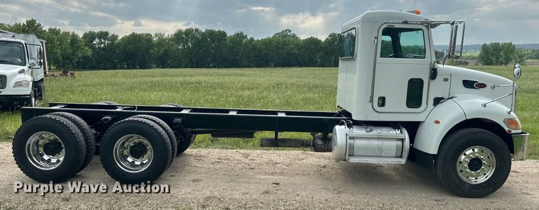 image for item DQ6776 2009 Peterbilt 340 truck cab and chassis