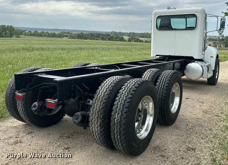 image for item DQ6776 2009 Peterbilt 340 truck cab and chassis
