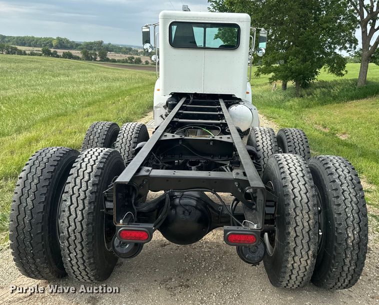 image for item DQ6776 2009 Peterbilt 340 truck cab and chassis