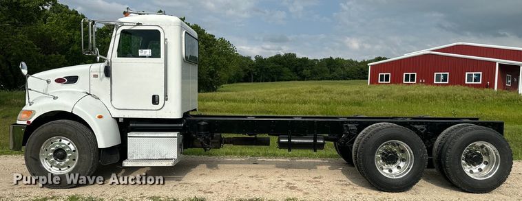 image for item DQ6776 2009 Peterbilt 340 truck cab and chassis