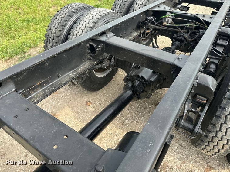 image for item DQ6776 2009 Peterbilt 340 truck cab and chassis