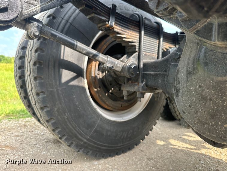 image for item DQ6776 2009 Peterbilt 340 truck cab and chassis