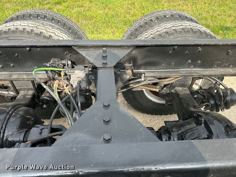 image for item DQ6776 2009 Peterbilt 340 truck cab and chassis