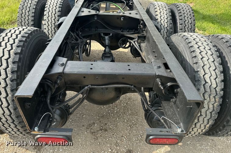 image for item DQ6776 2009 Peterbilt 340 truck cab and chassis