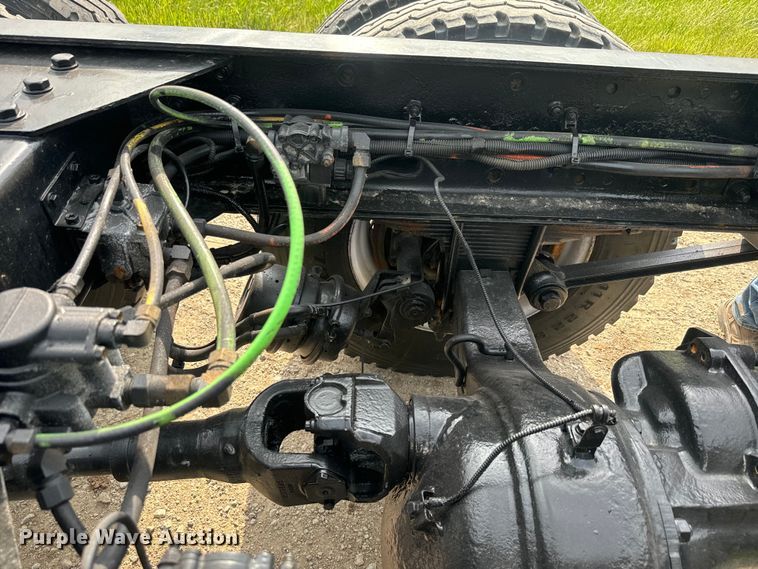 image for item DQ6776 2009 Peterbilt 340 truck cab and chassis