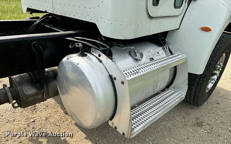 image for item DQ6776 2009 Peterbilt 340 truck cab and chassis