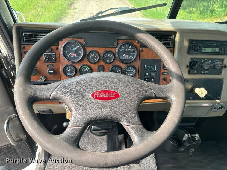 image for item DQ6776 2009 Peterbilt 340 truck cab and chassis