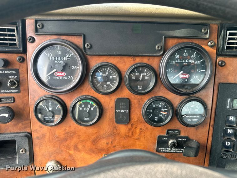 image for item DQ6776 2009 Peterbilt 340 truck cab and chassis