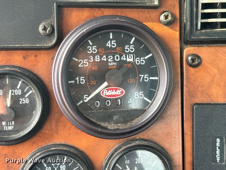 image for item DQ6776 2009 Peterbilt 340 truck cab and chassis