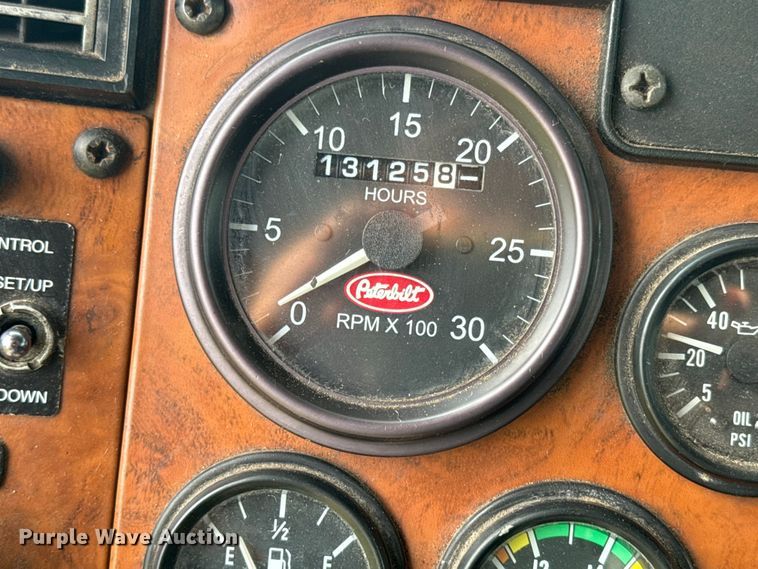 image for item DQ6776 2009 Peterbilt 340 truck cab and chassis